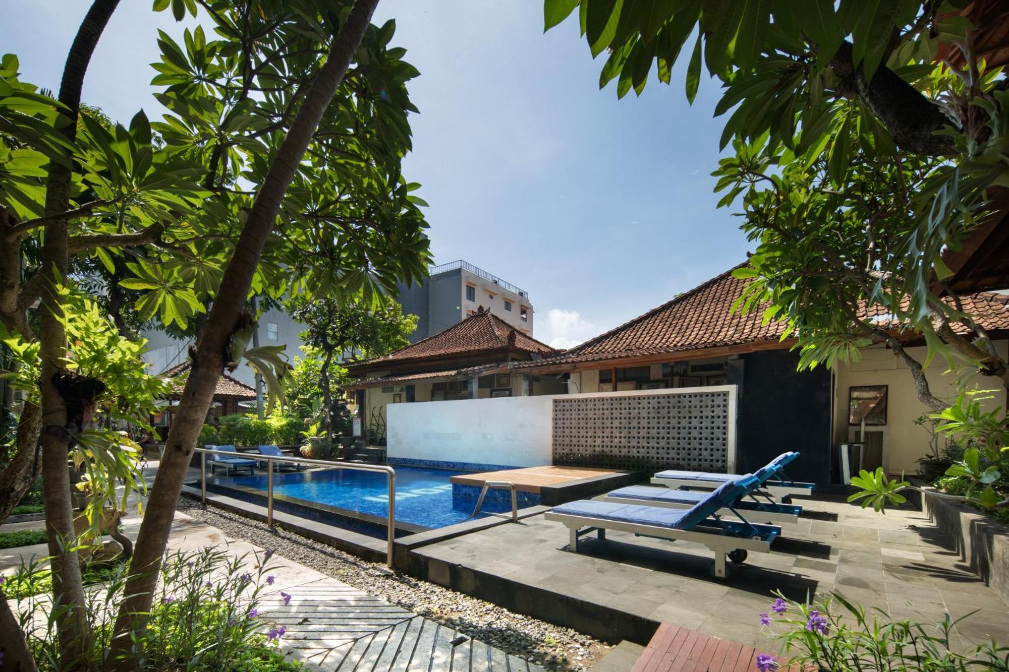 Legian Village Beach Resort - Chse Certified Экстерьер фото
