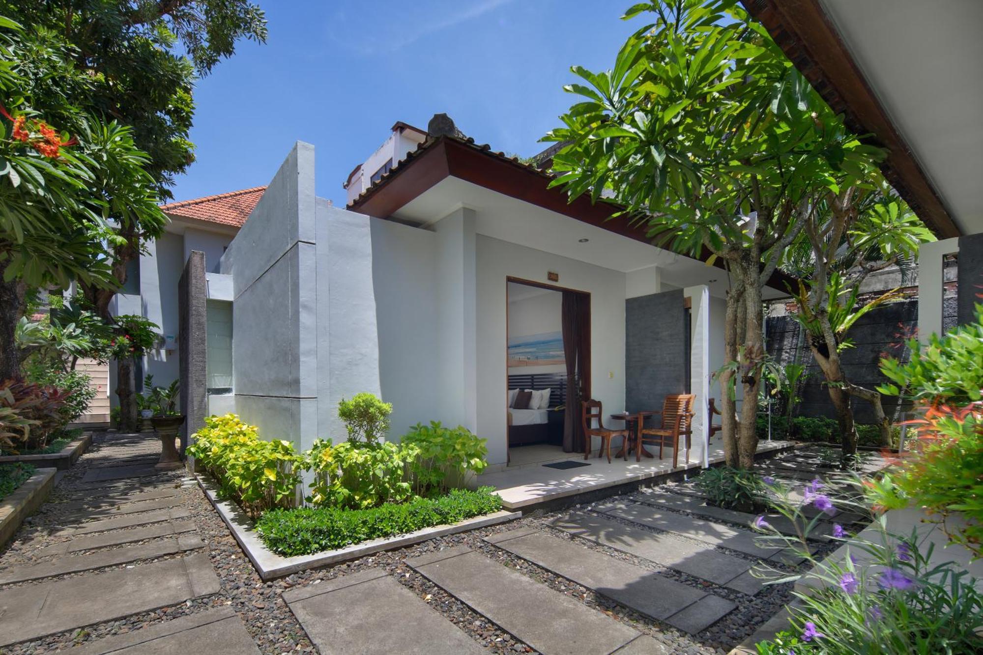 Legian Village Beach Resort - Chse Certified Экстерьер фото