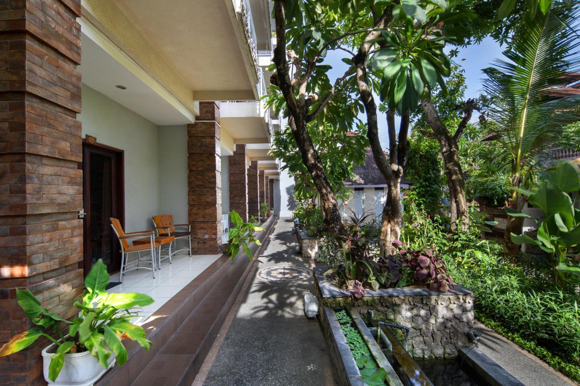 Legian Village Beach Resort - Chse Certified Экстерьер фото